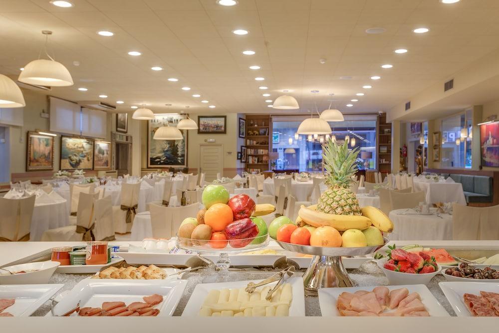 Hotel Pirineos Figueres By Pierre & Vacances Esterno foto