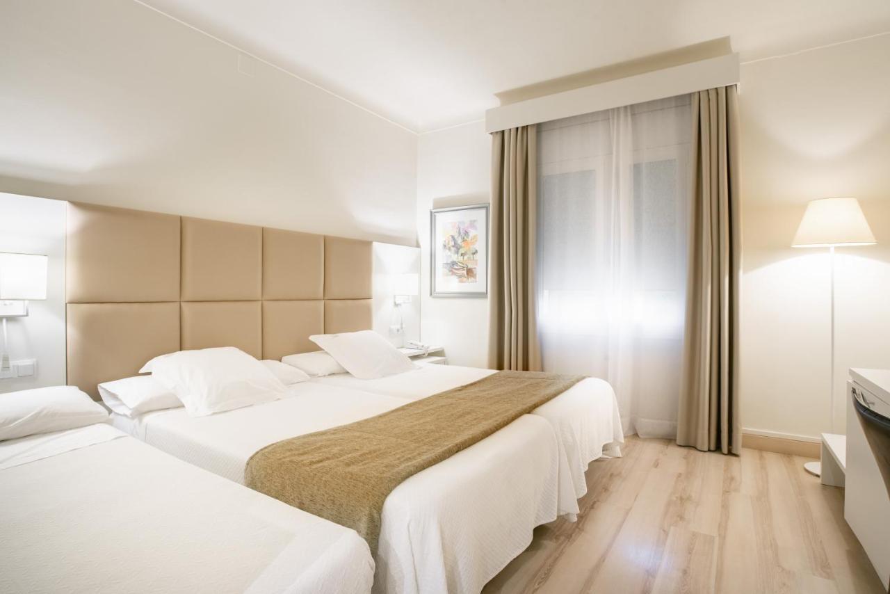 Hotel Pirineos Figueres By Pierre & Vacances Esterno foto
