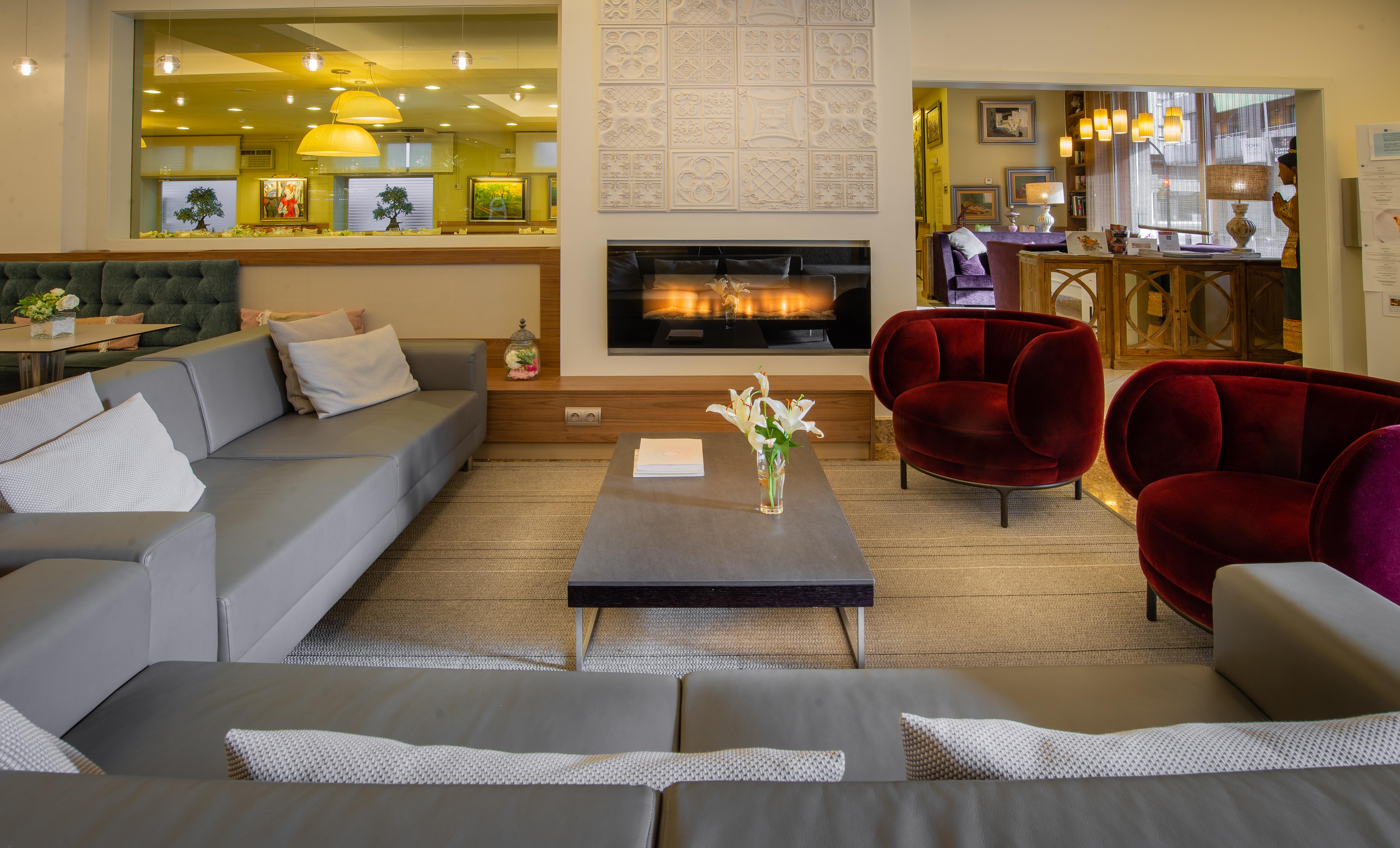Hotel Pirineos Figueres By Pierre & Vacances Esterno foto