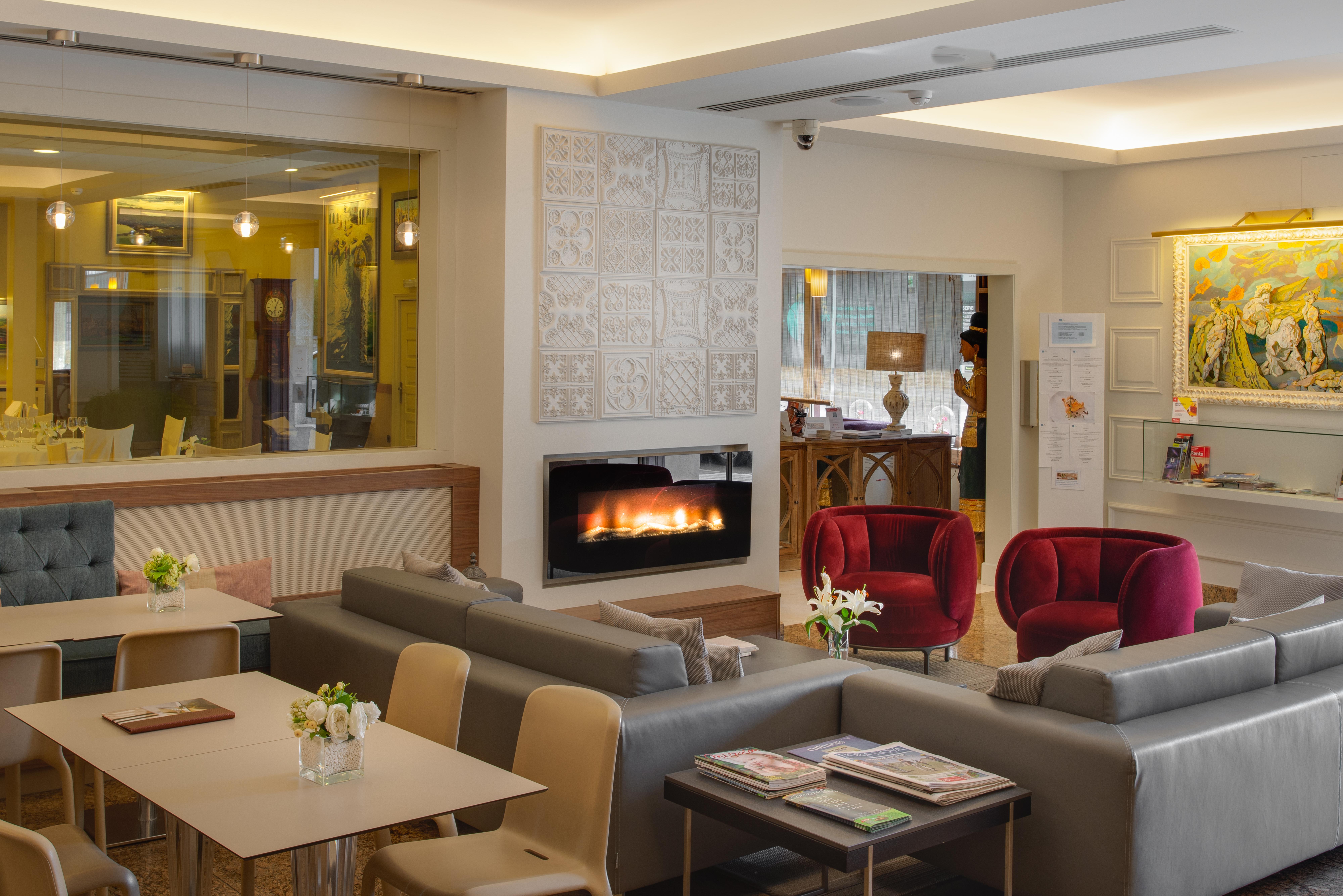 Hotel Pirineos Figueres By Pierre & Vacances Esterno foto