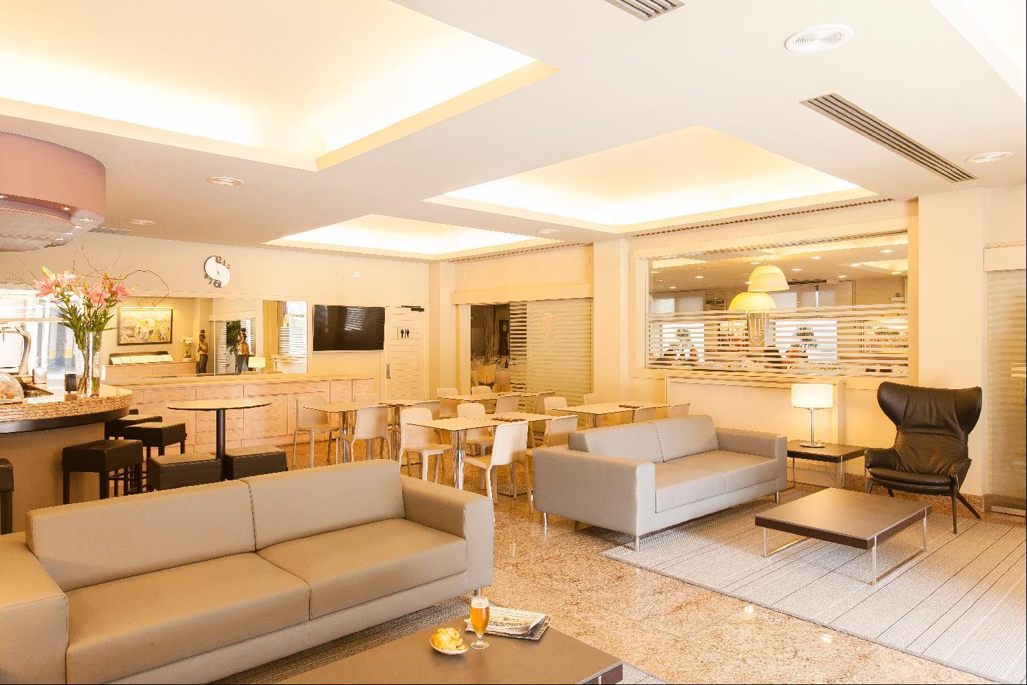 Hotel Pirineos Figueres By Pierre & Vacances Esterno foto