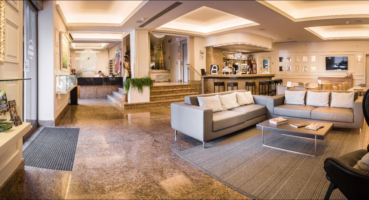 Hotel Pirineos Figueres By Pierre & Vacances Esterno foto